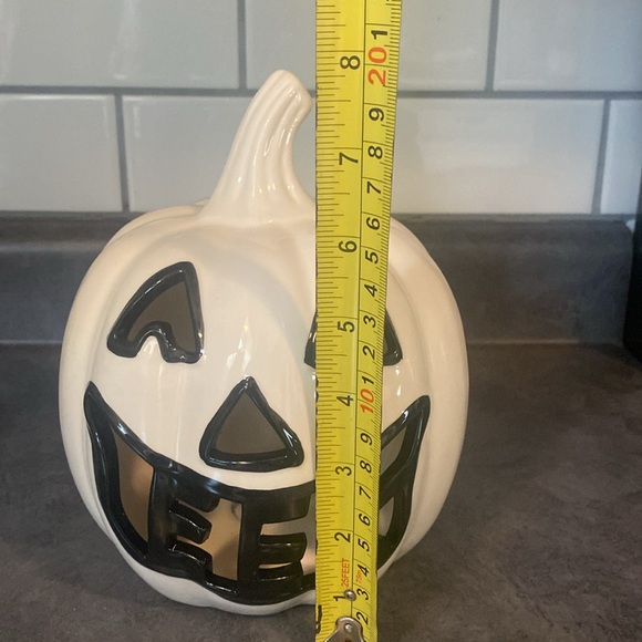 Ceramic Light up Halloween Pumpkin - Picture 5 of 5